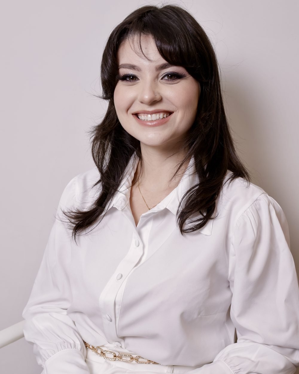 Dra. Gabriele Marques no consultório